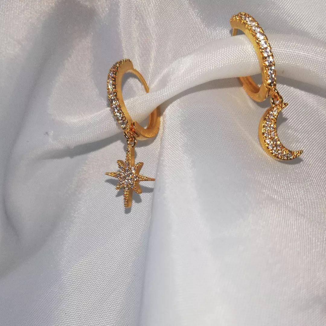 MOON DROP EARRINGS