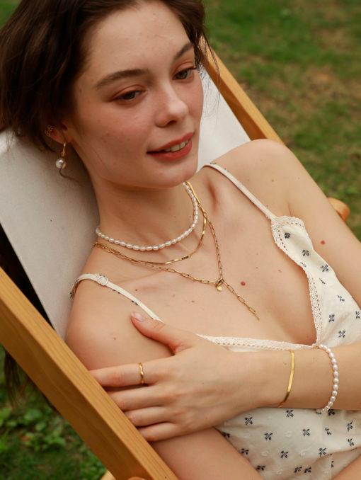 CLASSIC PEARLS NECKLACE